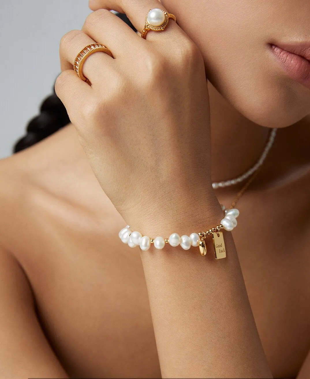 Vittoria - Lucky Engraved Freshwater Pearls Bracelet