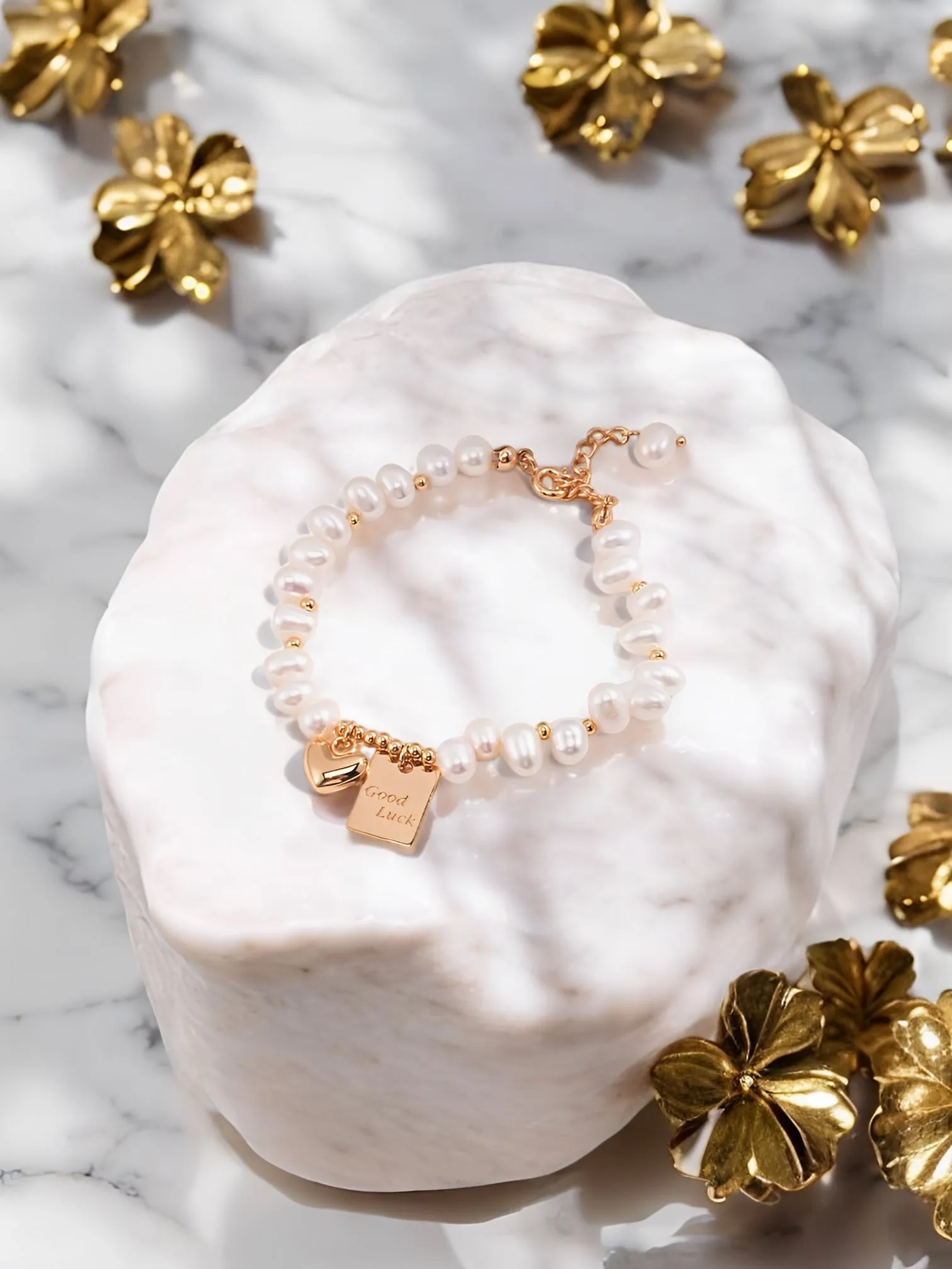 Vittoria - Lucky Engraved Freshwater Pearls Bracelet